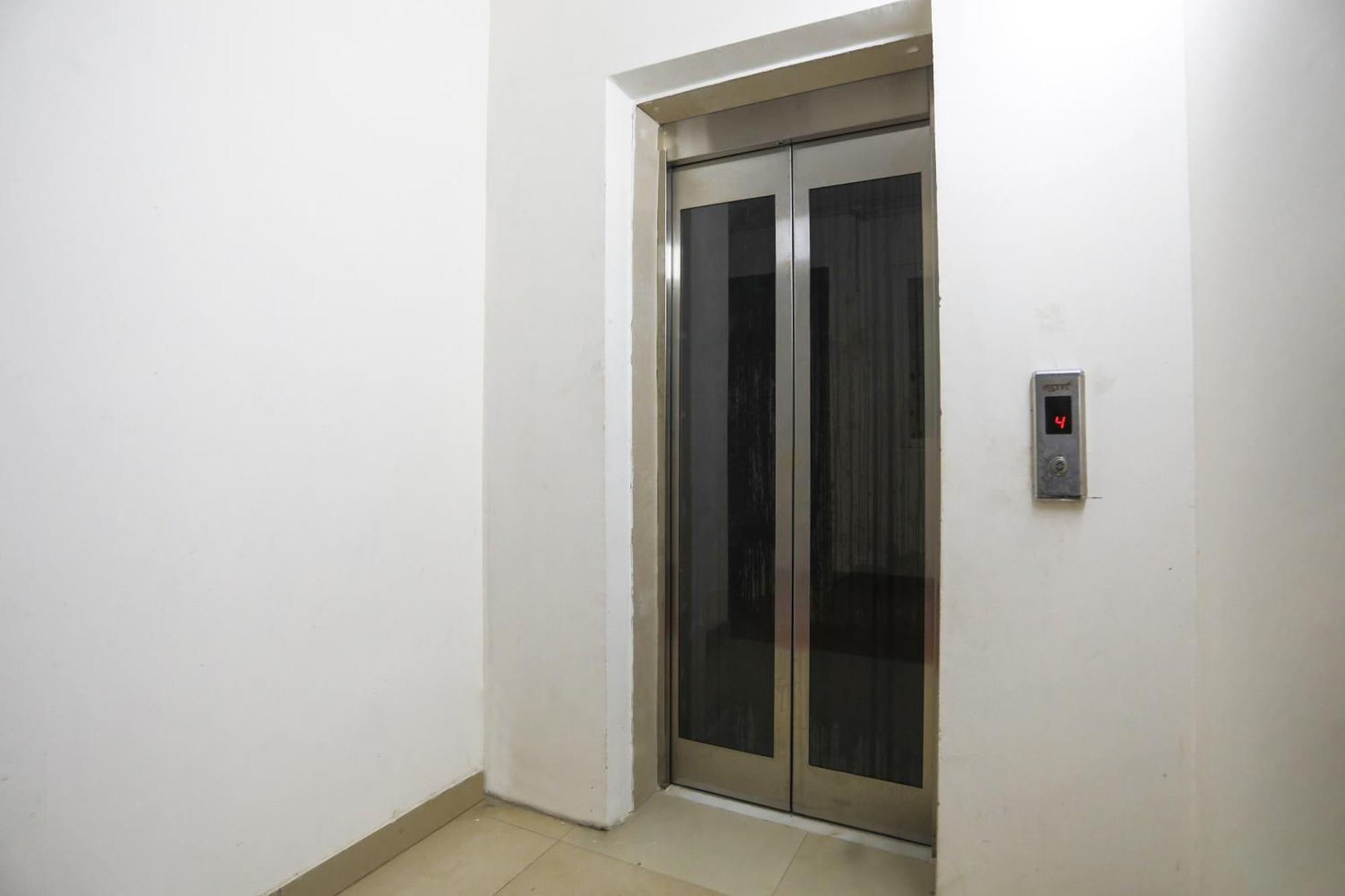 Hotel O Jsb Hotel Faridábád Kültér fotó